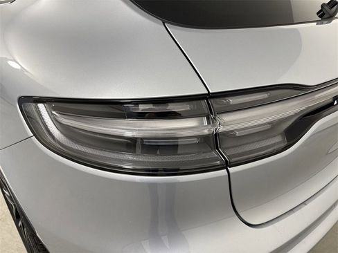 Certified 2025 Porsche Macan GTS image 18