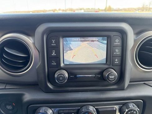 Used 2018 Jeep Wrangler Sport image 18