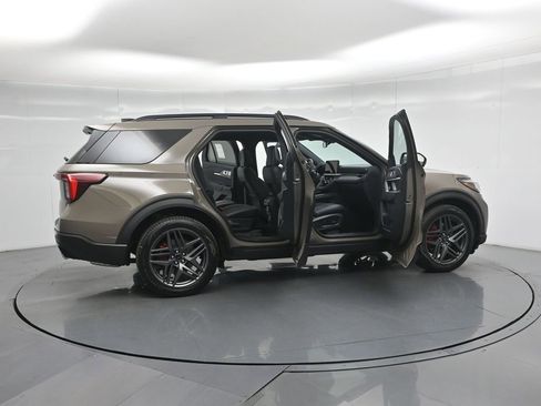 New 2026 Ford Explorer ST image 3
