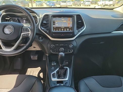 Used 2015 Jeep Cherokee Trailhawk w/ Comfort/Convenience Group AWD/4WD image 12