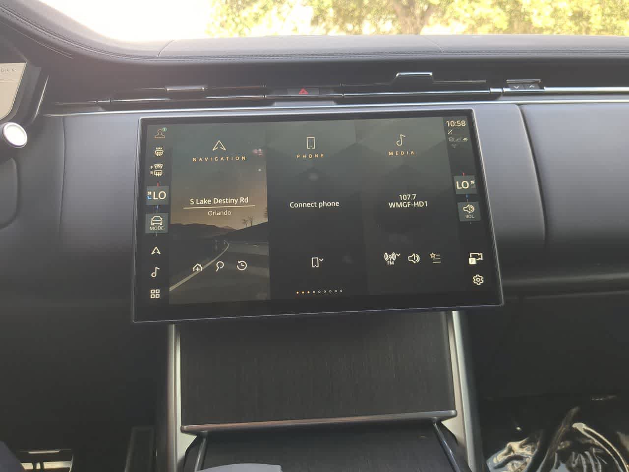 Certified 2025 Land Rover Range Rover SE AWD/4WD image 30