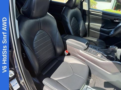 Used 2022 Toyota Highlander XLE AWD/4WD image 11