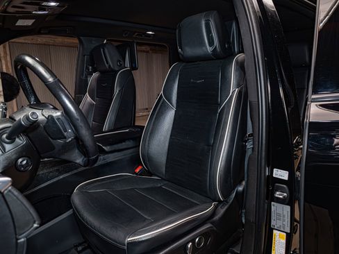 Used 2021 Cadillac Escalade Sport w/ LPO, Illumination Package image 19