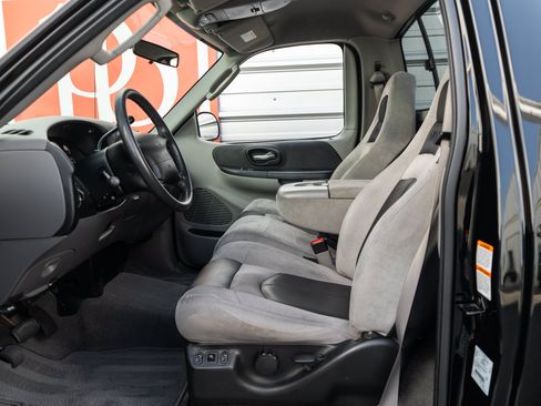 Used 2004 Ford F150 Lightning RWD image 8