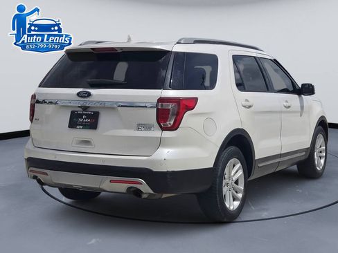 Used 2016 Ford Explorer XLT w/ Equipment Group 202A FWD image 5