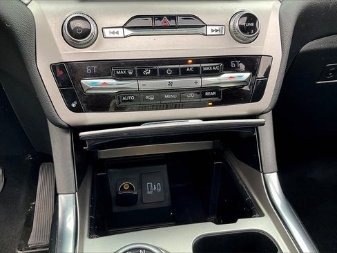 Certified 2020 Ford Explorer XLT w/ Equipment Group 202A image 34