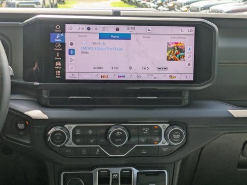 New 2025 Jeep Gladiator Mojave w/ Convenience Group image 16