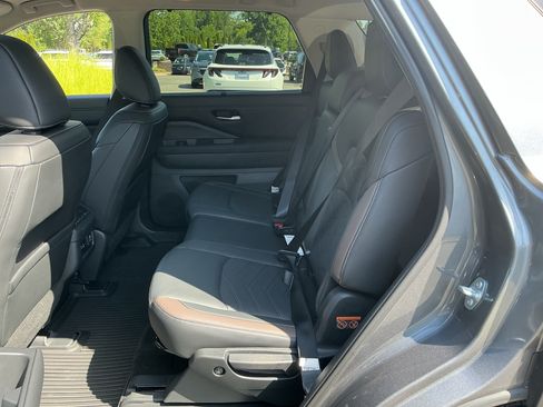 Certified 2025 Nissan Pathfinder Platinum w/ Cargo Package AWD/4WD image 25