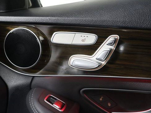 Used 2019 Mercedes-Benz C 300 Sedan w/ Premium Package image 33