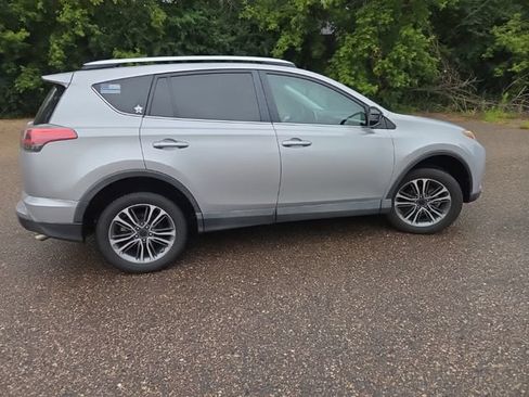 Used 2016 Toyota RAV4 LE AWD/4WD image 17