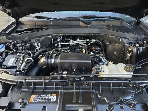 Used 2022 Ford Explorer XLT image 11