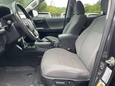 Used 2020 Toyota Tacoma SR5 RWD image 14