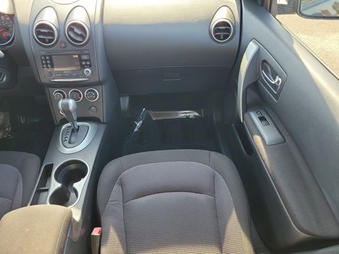 Used 2011 Nissan Rogue SV image 16