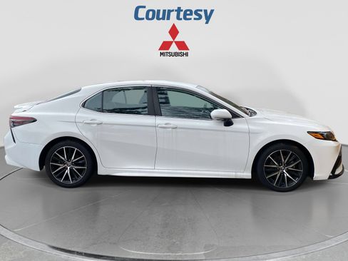 Used 2023 Toyota Camry SE FWD image 6