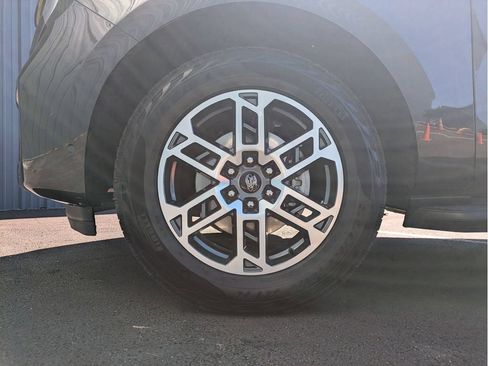 Used 2025 Ford Expedition Active AWD/4WD image 29