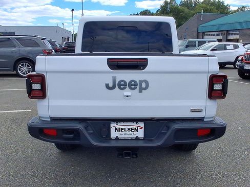 Used 2022 Jeep Gladiator Overland w/ Popular Equipment Package AWD/4WD image 29