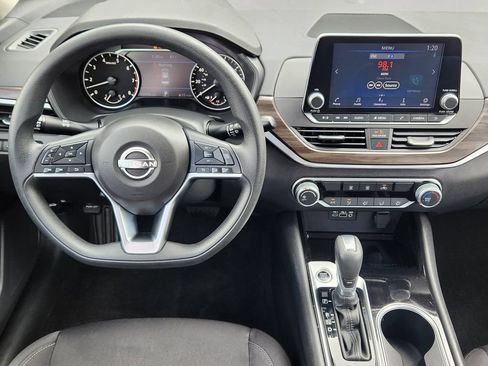 Used 2024 Nissan Altima 2.5 SV FWD image 25
