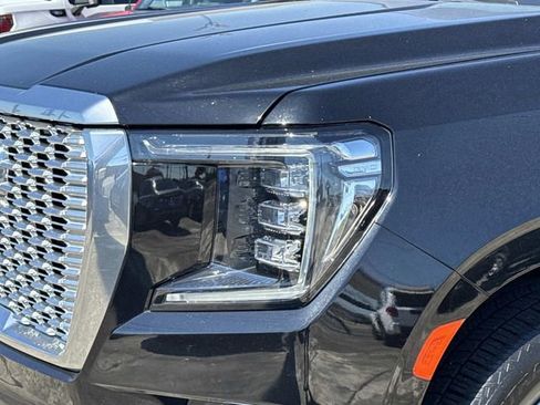 Used 2023 GMC Yukon Denali image 2
