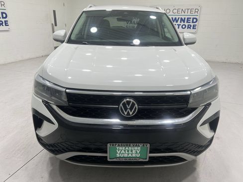 Used 2024 Volkswagen Taos SE FWD image 3