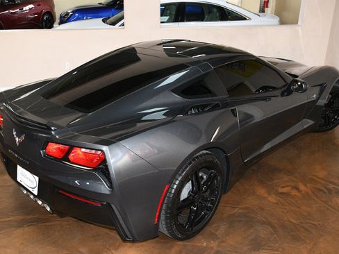 Used 2017 Chevrolet Corvette Stingray Coupe w/ 1LT RWD image 79
