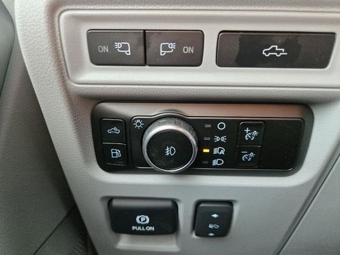 Used 2023 Ford F150 Limited image 40