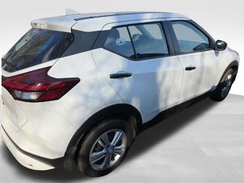 Used 2025 Nissan Kicks Play S image 9