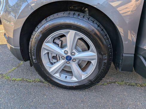 Used 2021 Ford Edge SE image 32