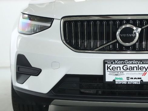 Used 2024 Volvo XC40 B5 Core image 6