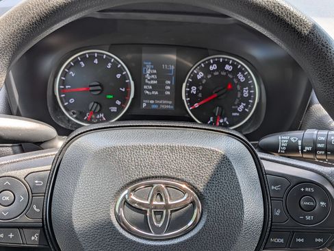 Used 2022 Toyota RAV4 XLE w/ Convenience Package FWD image 20