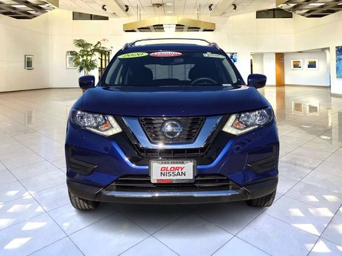 Certified 2020 Nissan Rogue SV image 2