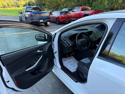 Used 2018 Ford Focus ST FWD image 9