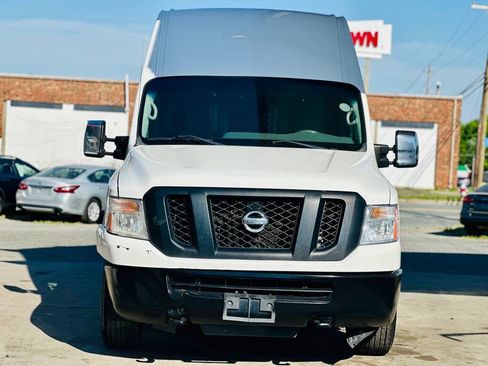 Used 2018 Nissan NV 3500 SV image 2