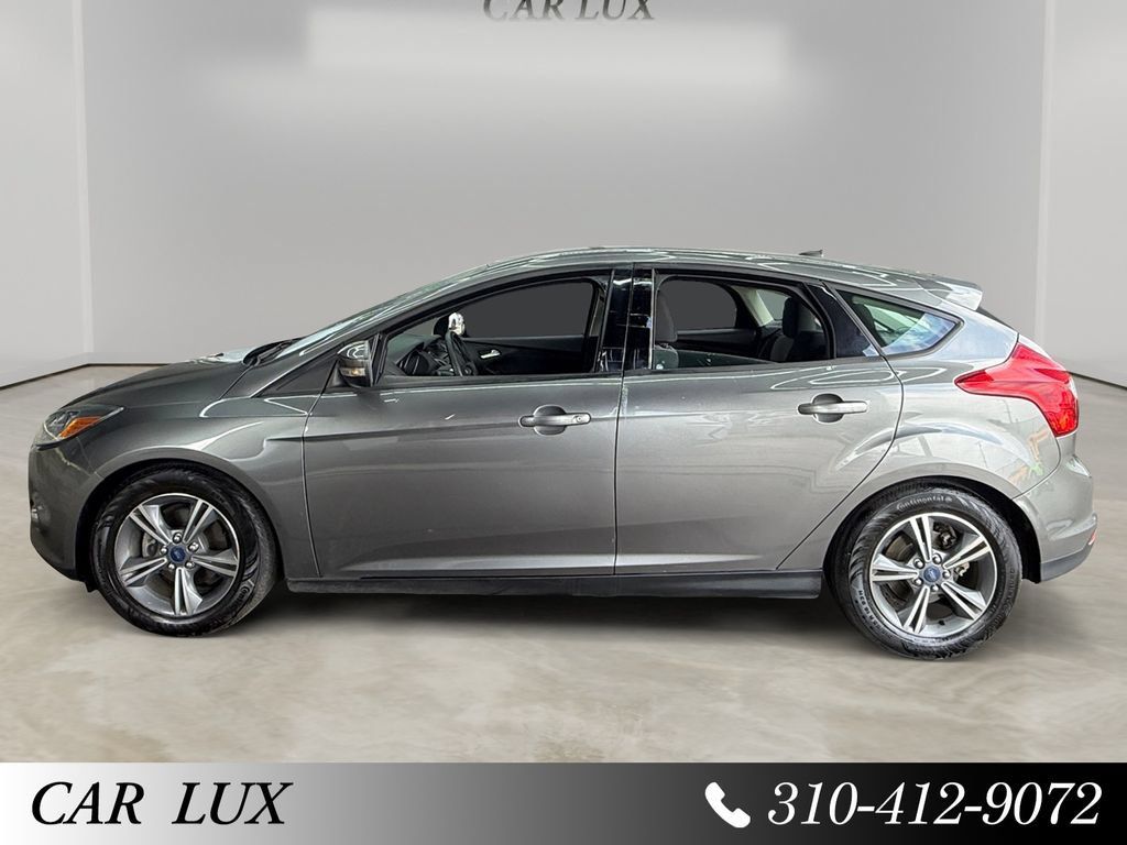 Used 2014 Ford Focus SE w/ SE Sport Package FWD image 2