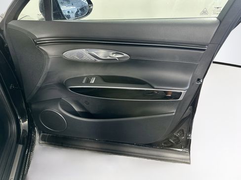 Used 2025 Genesis GV70 2.5T AWD/4WD image 32