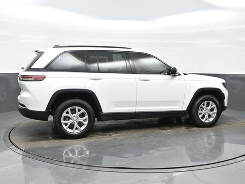 Used 2023 Jeep Grand Cherokee Limited image 4