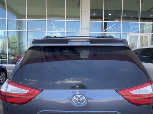 Used 2016 Toyota Sienna XLE w/ XLE Navigation Package AWD/4WD image 11