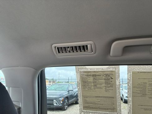 Used 2025 Toyota Highlander LE FWD image 20