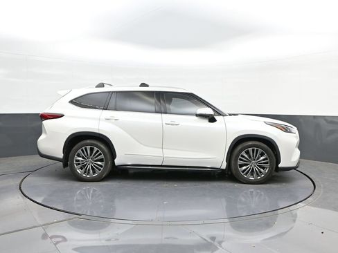 Used 2020 Toyota Highlander Platinum image 24