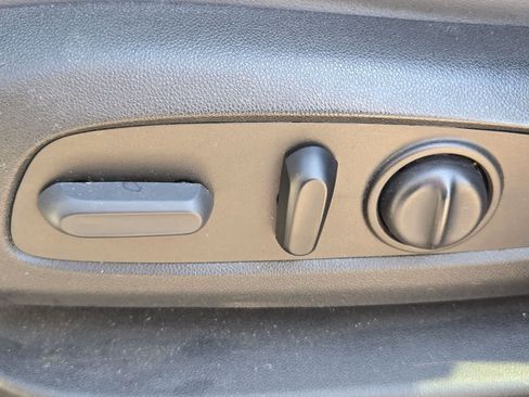Used 2021 Buick Enclave Essence w/ Sound and Sites Package FWD image 16
