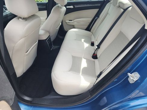 Used 2020 Chrysler 300 Touring image 12