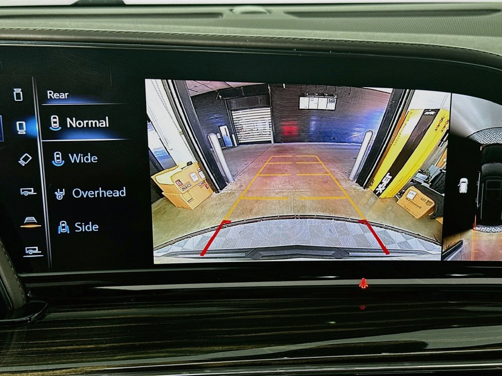 Used 2021 Cadillac Escalade Premium Luxury w/ Driver Assist Tech Package AWD/4WD image 17