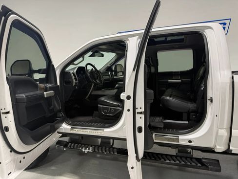 Used 2019 Ford F250 Lariat w/ Lariat Ultimate Package AWD/4WD image 14