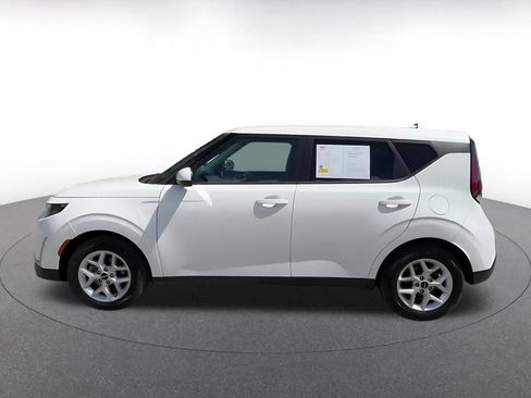 Used 2025 Kia Soul LX w/ LX Technology Package FWD image 8