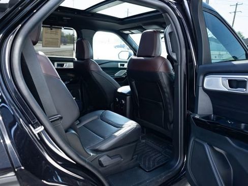 Used 2023 Ford Explorer Platinum w/ Technology Package image 30