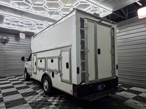 Used 2022 Ford E-350 and Econoline 350 Super Duty w/ Power Windows & Locks Group RWD image 8