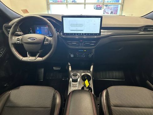 Used 2024 Ford Escape ST-Line w/ Tech Pack #1 AWD/4WD image 9
