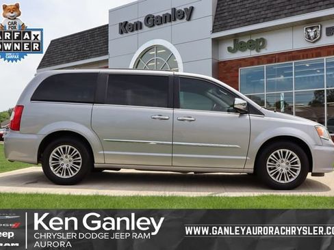 Used 2016 Chrysler Town & Country Touring-L FWD image 1
