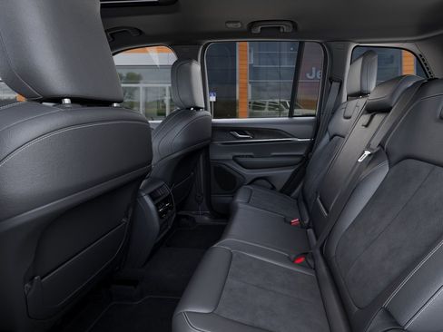 New 2026 Jeep Grand Cherokee Altitude AWD/4WD image 24