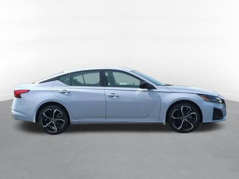 Used 2024 Nissan Altima 2.5 SR AWD/4WD image 2
