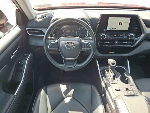 Used 2023 Toyota Highlander XLE FWD image 13